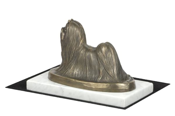 Malteser, Bichon Maltiase, Malteser - hundestatuette, figur på hvid marmor, trofæ til en hundeudstilling af Art-Dog