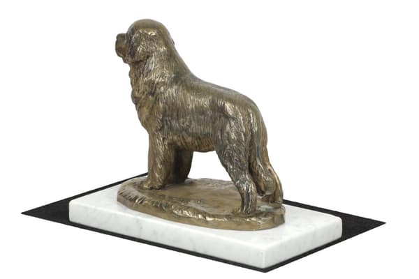 Newfoundland, Newfoundland, Vandfald - en hundestatuette, en figur på hvid marmor, et trofæ til en hundeudstilling af Art-Dog