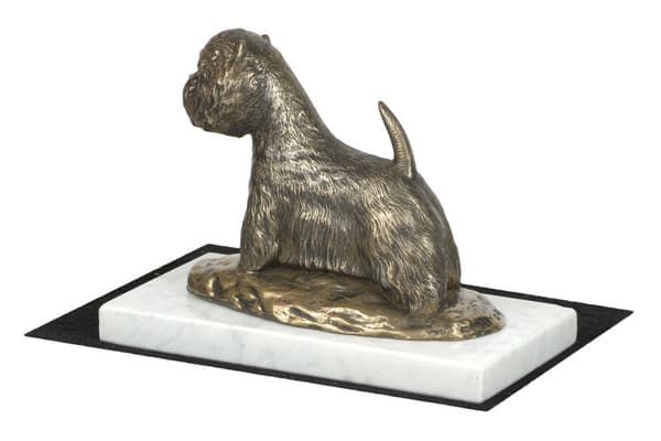 Valkoinen länsiylämaanterrieri, Westie - koirapatsas, hahmo valkoisella marmorilla, Art-Dogin palkinto koiranäyttelyyn