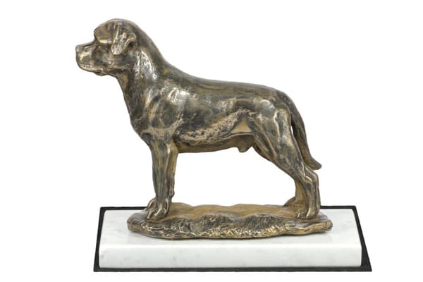 Rottweiler II - hundestatuette, figur på hvid marmor, trofæ til en hundeudstilling af Art-Dog