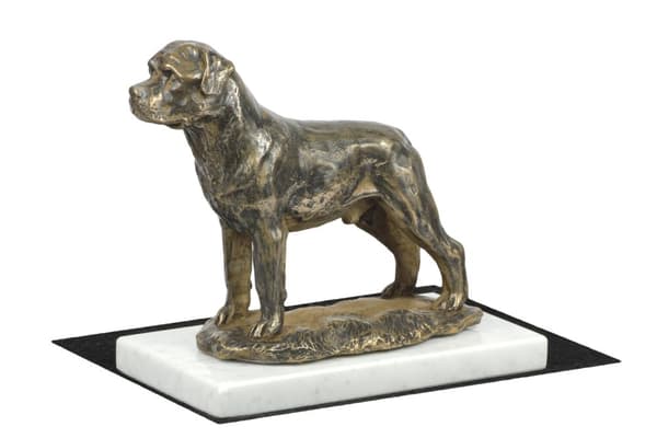 Rottweiler II - hundestatuette, figur på hvid marmor, trofæ til en hundeudstilling af Art-Dog