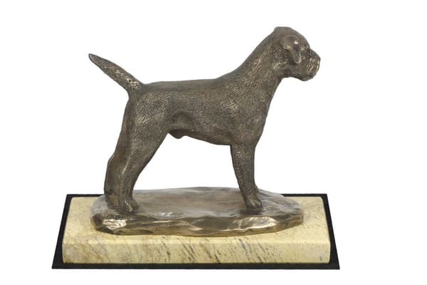 Border Terrier - en hundestatuette, en hundesilhuetfigur, et trofæ til en hundeudstilling af Art-Dog