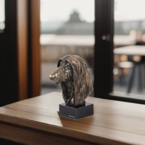 Afganistaninkoira - koirapatsas, rintakuva kivijalustalla, veistos, Art-Dogin koiranäyttelyn pokaali