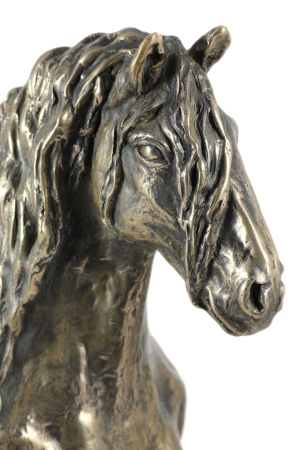 Frieserhäst I - elegant statyett, hästbyst på stenbas, hästkapplöpningspokal av Art-Dog