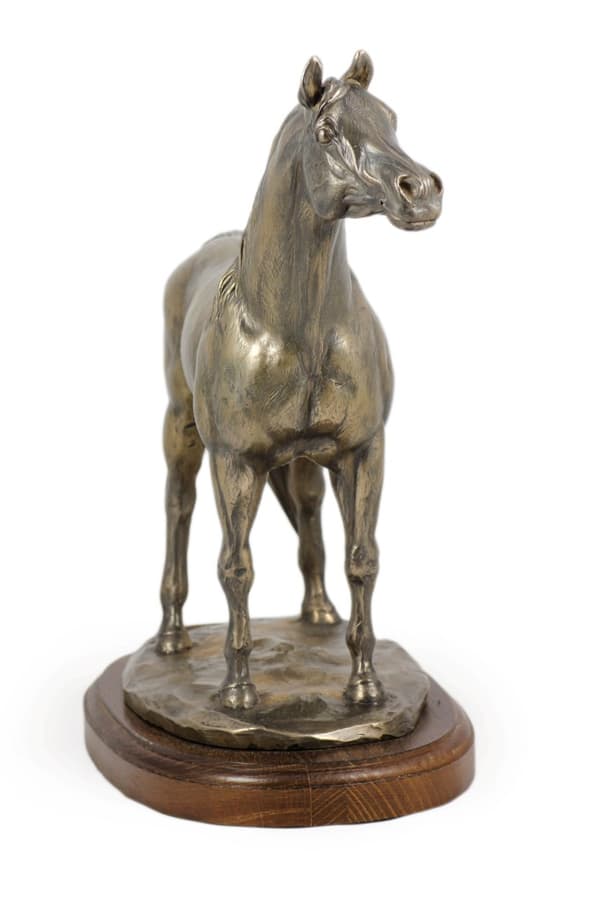 Arabisk hest I - statuette med en hest, silhuet af en hest på træ, prestigefyldt pris i Art-Dog-mærkekonkurrencen