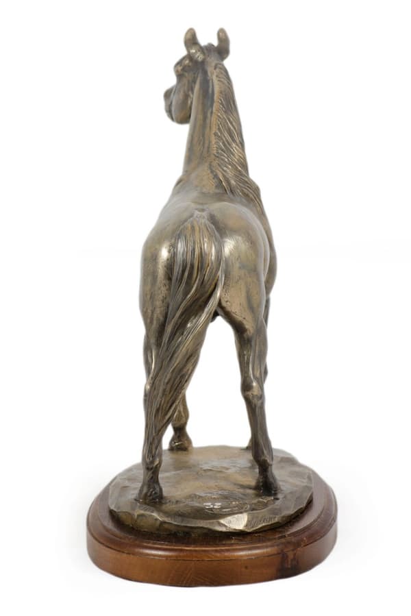 Arabisk hest I - statuette med en hest, silhuet af en hest på træ, prestigefyldt pris i Art-Dog-mærkekonkurrencen