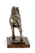 Miniatyrbild 4 av 10: Belgisk / Percheron - statyett med en häst, silhuett av en häst på trä, prestigefyllt pris i Art-Dog varumärkestävlingen