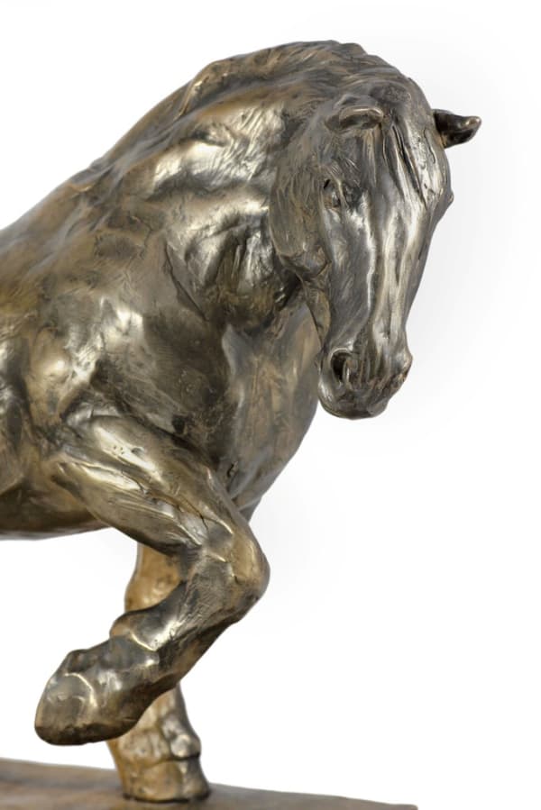 Belgisk / Percheron - statyett med en häst, silhuett av en häst på trä, prestigefyllt pris i Art-Dog varumärkestävlingen