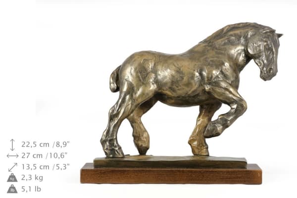 Belgisk / Percheron - statyett med en häst, silhuett av en häst på trä, prestigefyllt pris i Art-Dog varumärkestävlingen