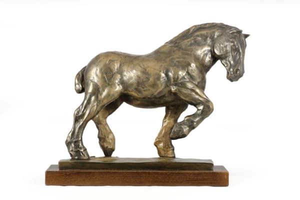 Belgisk / Percheron - statyett med en häst, silhuett av en häst på trä, prestigefyllt pris i Art-Dog varumärkestävlingen