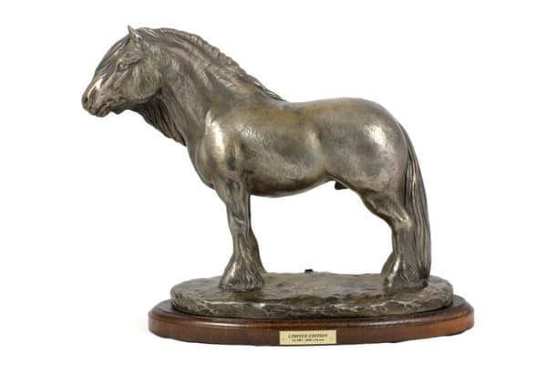 Fell Pony häst - hingst - statyett med en häst, silhuett av en häst på trä, prestigefyllt pris i Art-Dog varumärkestävlingen