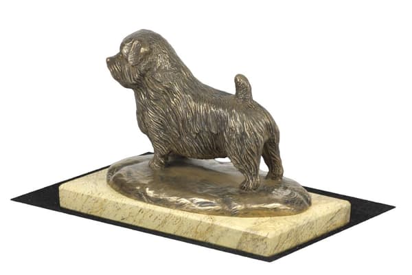 Norfolk Terrier - en hundstatyett, en hundsilhuettfigur, en trofé för en hundutställning av Art-Dog
