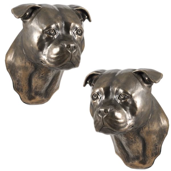 American Staffordshire Terrier - hundestatuette, hængende buste, unik dekoration til en hundeelsker af Art-Dog