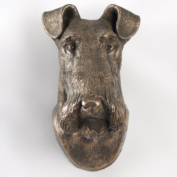 Trådhåret foxterrier - hundestatuette, hængende buste, unik dekoration til en hundeelsker af Art-Dog