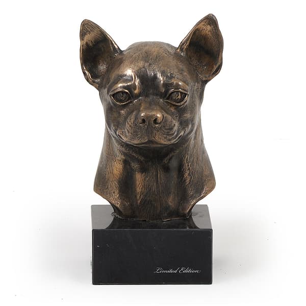 Korthårig Chihuahua I - hundstatyett, byst på stenfot, skulptur, trofé för en hundutställning av Art-Dog