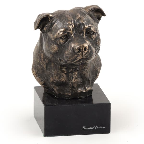 Staffordshire Bull Terrier, Staffik, Staffi - hundstatyett, byst på stenfot, skulptur, trofé för en hundutställning av Art-Dog