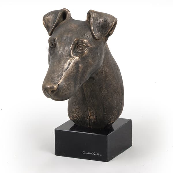 Lyhytkarvainen kettuterrieri - koirapatsas, rintakuva kivijalustalla, veistos, Art-Dogin koiranäyttelyn pokaali