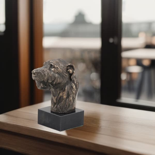 Irsk ulvehund, irsk ulvehund - hundestatuette, buste på en stenbund, skulptur, trofæ til en hundeudstilling af Art-Dog