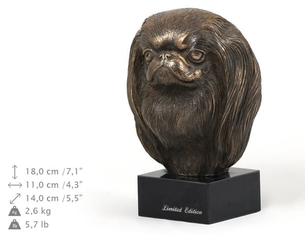 Japaninleuka, Japaninspanieli - koirapatsas, rintakuva kivijalalla, veistos, Art-Dogin koiranäyttelyn pokaali