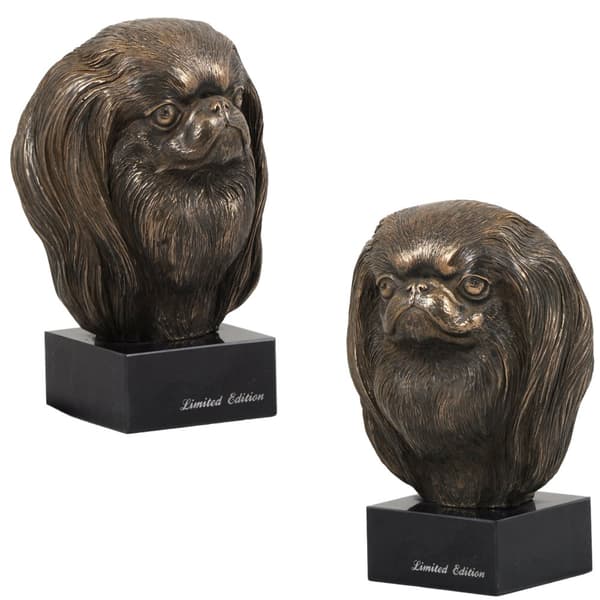Japaninleuka, Japaninspanieli - koirapatsas, rintakuva kivijalalla, veistos, Art-Dogin koiranäyttelyn pokaali