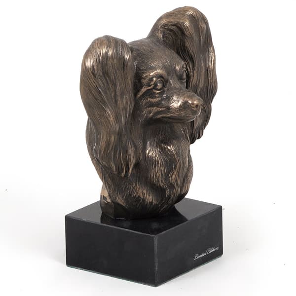 Papillon, mannerspanieli - koirapatsas, rintakuva kivijalalla, veistos, Art-Dogin koiranäyttelyn pokaali