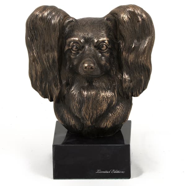 Papillon, mannerspanieli - koirapatsas, rintakuva kivijalalla, veistos, Art-Dogin koiranäyttelyn pokaali