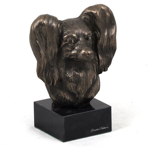 Papillon, mannerspanieli - koirapatsas, rintakuva kivijalalla, veistos, Art-Dogin koiranäyttelyn pokaali