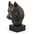 Pikkukuva 2 / 8: Siperianhusky, Siperianhusky - koirapatsas, rintakuva kivijalalla, veistos, Art-Dogin koiranäyttelyn palkinto