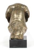 Pikkukuva 4 / 10: Weimarinseisoja, Weimarinseisoja - koirapatsas, rintakuva kivijalustalla, veistos, Art-Dogin koiranäyttelyn pokaali