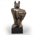 Pikkukuva 3 / 7: Bullterrieri, Bullterrieri III - koirapatsas, rintakuva kivijalalla, veistos, Art-Dogin koiranäyttelyn pokaali