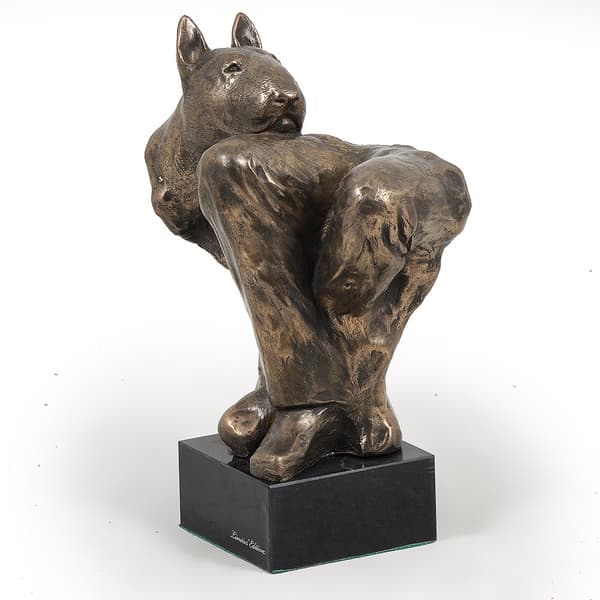 Bullterrieri, Bullterrieri III - koirapatsas, rintakuva kivijalalla, veistos, Art-Dogin koiranäyttelyn pokaali