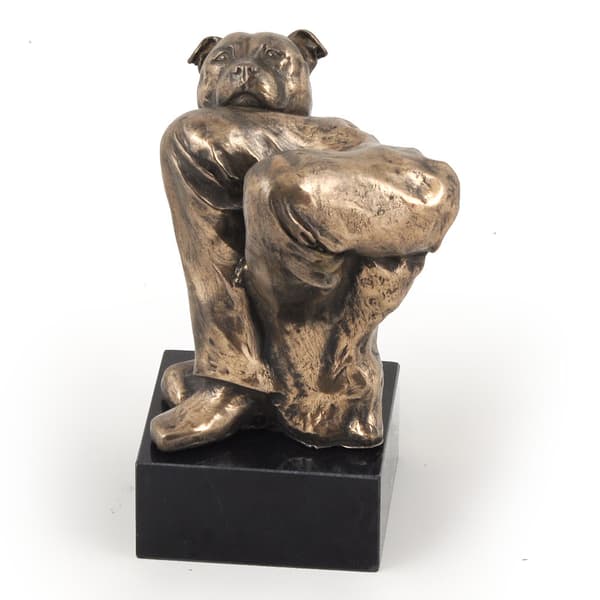 Staffordshire Bull Terrier, Staffik, Staffi II - hundstatyett, byst på stenfot, skulptur, trofé för en hundutställning av Art-Dog