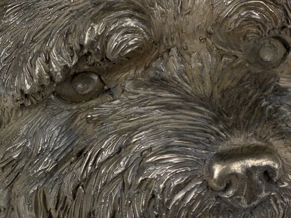 Norfolk Terrier - hundestatuette, buste på en stenbund, skulptur, trofæ til en hundeudstilling af Art-Dog