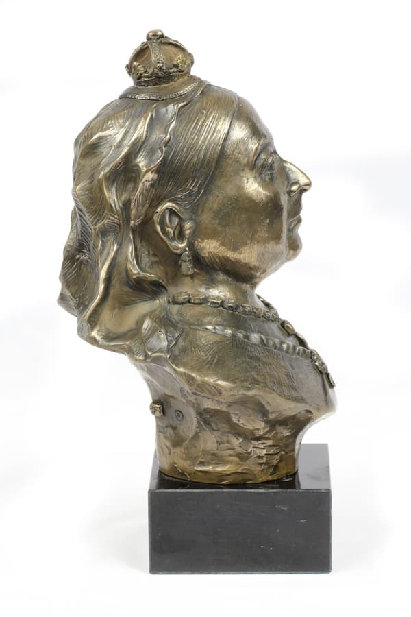 Dronning Victoria Alexandrine - buste på marmor, statuette af en berømt person, dekoration til kontor, skole og hotel af Art-Dog