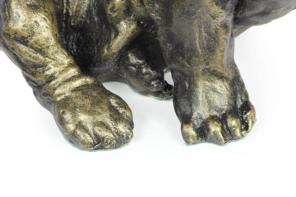 Engelsk bulldog, Bulldog I - hundstatyett, sittande hund på skrivbordet, dekoration för en hundälskares vardagsrum av Art-Dog