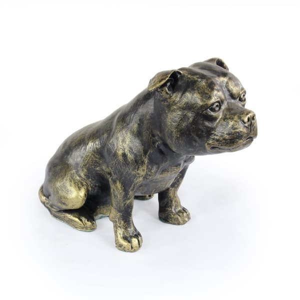 Staffordshire Bull Terrier, Staffik, Staffi - hundstatyett, sittande hund på skrivbordet, dekoration för en hundälskares vardagsrum av Art-Dog