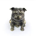 Miniatyrbild 1 av 11: Staffordshire Bull Terrier, Staffik, Staffi - hundstatyett, sittande hund på skrivbordet, dekoration för en hundälskares vardagsrum av Art-Dog