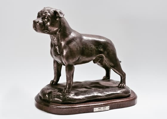 Staffordshiren bullterrieri, Staffik, Staffi - eksklusiivinen koirapatsas, ylellinen sisustus, rajoitettu erä Art-Dog -hahmoja