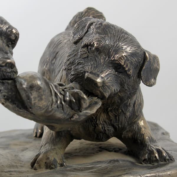 Scene fra Norwitch - eksklusiv hundestatuette, luksuriøst interiørdesign, begrænset oplag af Art-Dog-figurer