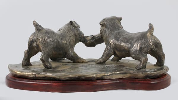 Scene fra Norwitch - eksklusiv hundestatuette, luksuriøst interiørdesign, begrænset oplag af Art-Dog-figurer