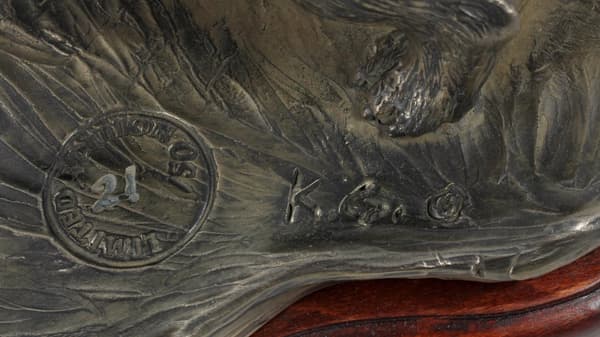Scene fra Norwitch - eksklusiv hundestatuette, luksuriøst interiørdesign, begrænset oplag af Art-Dog-figurer