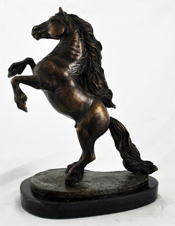 Frieserhest - eksklusiv hestestatuette, luksuriøst interiørdesign, unik udgave af Art-Dog figurer