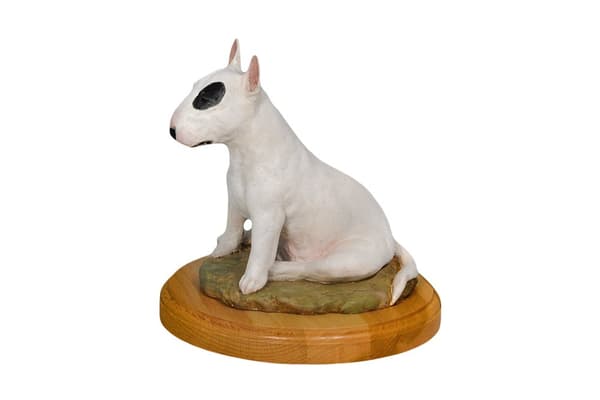 Bull Terrier, Bull Terrier I - målad statyett, staty av staty, gjord av en konstnär, Art-Dog varumärke