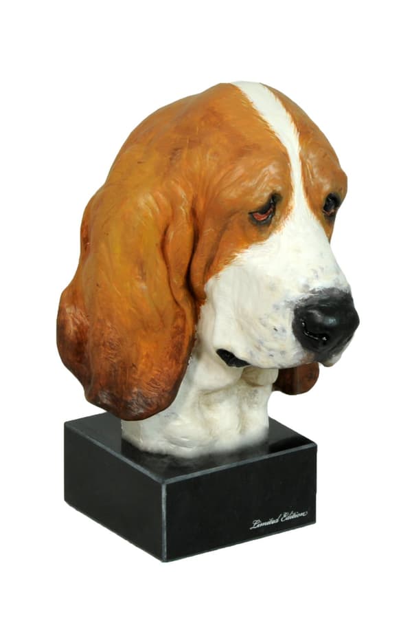Basset Hound II - målad statyett, staty av staty, gjord av en konstnär, Art-Dog varumärke