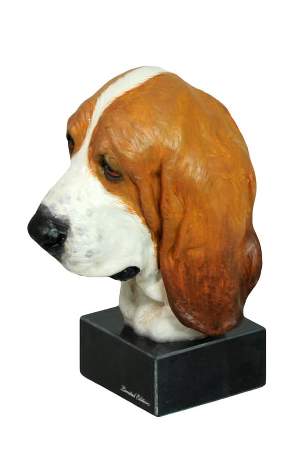Basset Hound II - målad statyett, staty av staty, gjord av en konstnär, Art-Dog varumärke