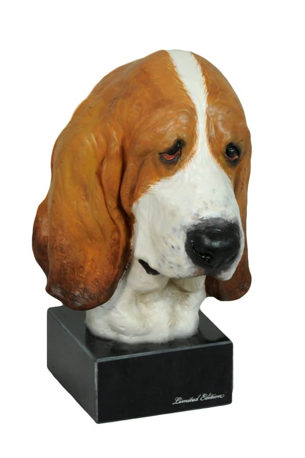 Basset Hound II - målad statyett, staty av staty, gjord av en konstnär, Art-Dog varumärke