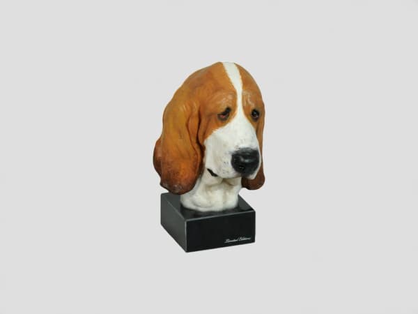 Basset Hound - malet statuette, figurstatue, lavet af en kunstner, Art-Dog brand
