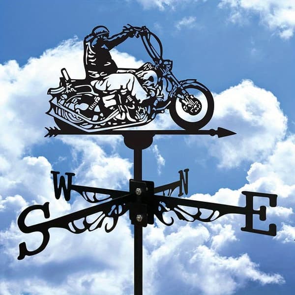 1 stycke retro vindfläkt, metallsilhuett av en motorcykelryttare, vindriktningsindikator, gårdstak, terrass, gräsmatta,  gårdsdek