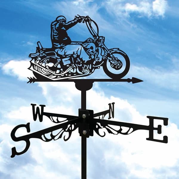1 stycke retro vindfläkt, metallsilhuett av en motorcykelryttare, vindriktningsindikator, gårdstak, terrass, gräsmatta,  gårdsdek