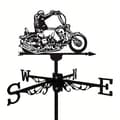 Miniatyrbild 6 av 8: 1 stycke retro vindfläkt, metallsilhuett av en motorcykelryttare, vindriktningsindikator, gårdstak, terrass, gräsmatta,  gårdsdek
